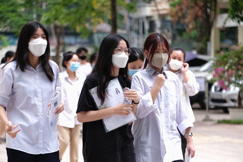 Bộ GD-ĐT dự kiến cấm mang máy ghi âm, ghi hình vào phòng thi tốt nghiệp THPT - Ảnh 1. Bộ GD-ĐT dự kiến cấm mang máy ghi âm, ghi hình vào phòng thi tốt nghiệp THPT - Ảnh 1.