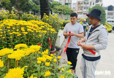 TP.HCM đồng loạt khai trương chợ hoa Tết - Ảnh 1. TP.HCM đồng loạt khai trương chợ hoa Tết - Ảnh 1.