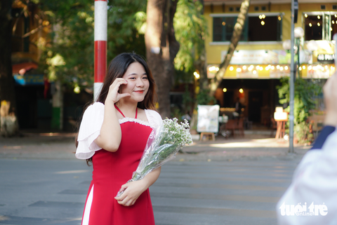 Thấy áo dài xúng xính là thấy Tết - Ảnh 4. Thấy áo dài xúng xính là thấy Tết - Ảnh 4.