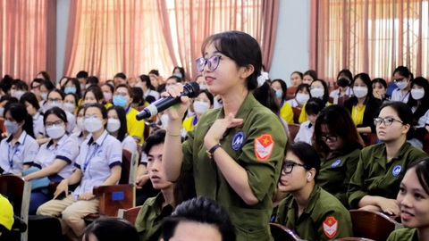 Dễ vướng rắc rối khi phát tán clip - Ảnh 1. Dễ vướng rắc rối khi phát tán clip - Ảnh 1.