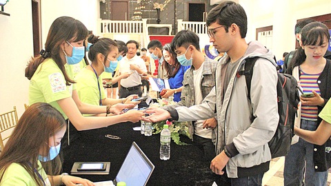 Biến nguy thành cơ khi gặp khó - Ảnh 1. Biến nguy thành cơ khi gặp khó - Ảnh 1.