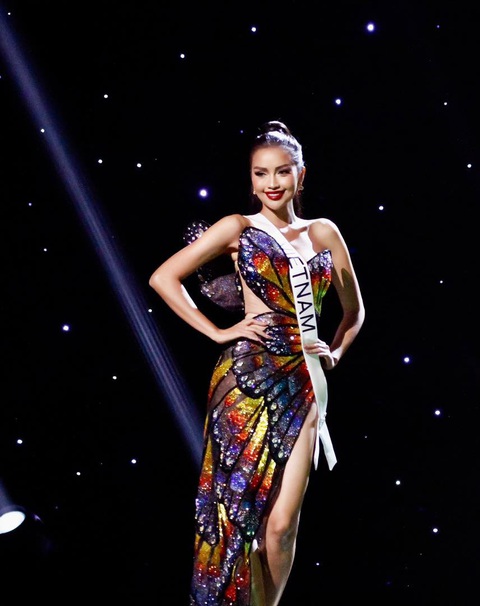 Giải mã điệu múa sen của Ngọc Châu ở Miss Universe gây sốt - Ảnh 3. Giải mã điệu múa sen của Ngọc Châu ở Miss Universe gây sốt - Ảnh 3.