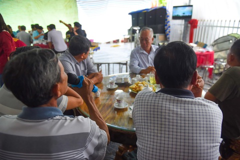 Dẹp karaoke tra tấn: Xã, phường bó tay? - Ảnh 1. Dẹp karaoke tra tấn: Xã, phường bó tay? - Ảnh 1.