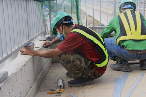 Metro số 1: Chạy đua với Tết, gấp rút hoàn thiện 11 nhà ga trên cao - Ảnh 6. Metro số 1: Chạy đua với Tết, gấp rút hoàn thiện 11 nhà ga trên cao - Ảnh 6.