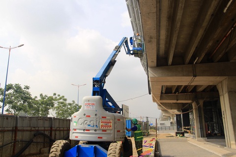 Metro số 1: Chạy đua với Tết, gấp rút hoàn thiện 11 nhà ga trên cao - Ảnh 8. Metro số 1: Chạy đua với Tết, gấp rút hoàn thiện 11 nhà ga trên cao - Ảnh 8.