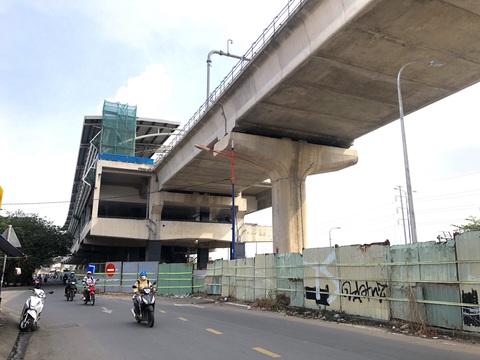 Metro số 1: Chạy đua với Tết, gấp rút hoàn thiện 11 nhà ga trên cao - Ảnh 9. Metro số 1: Chạy đua với Tết, gấp rút hoàn thiện 11 nhà ga trên cao - Ảnh 9.