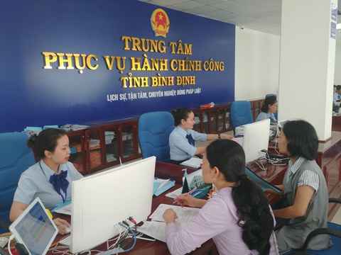 Bình Định công khai danh tính 345 cán bộ trễ hẹn giải quyết thủ tục hành chính cho dân - Ảnh 1. Bình Định công khai danh tính 345 cán bộ trễ hẹn giải quyết thủ tục hành chính cho dân - Ảnh 1.