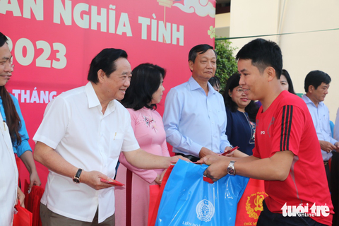 Hỗ trợ lao động bị mất việc, giảm việc trước Tết: Cần thực hiện nhanh - Ảnh 7. Hỗ trợ lao động bị mất việc, giảm việc trước Tết: Cần thực hiện nhanh - Ảnh 7.