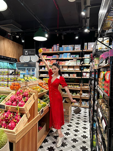 Ảnh vui sao Việt 15-1: Lê Phương tấu hài cùng hai em gái xinh đẹp - Ảnh 5. Ảnh vui sao Việt 15-1: Lê Phương tấu hài cùng hai em gái xinh đẹp - Ảnh 5.