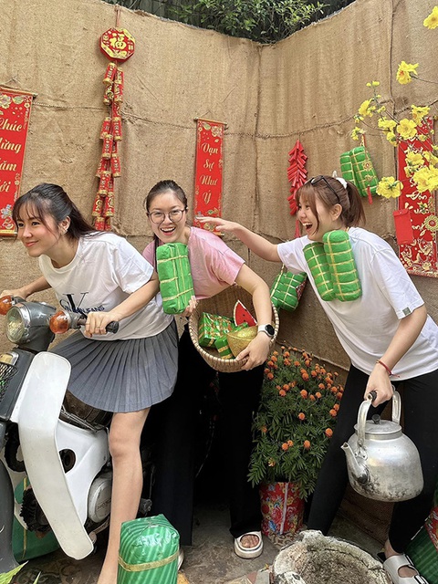 Ảnh vui sao Việt 15-1: Lê Phương tấu hài cùng hai em gái xinh đẹp - Ảnh 1. Ảnh vui sao Việt 15-1: Lê Phương tấu hài cùng hai em gái xinh đẹp - Ảnh 1.