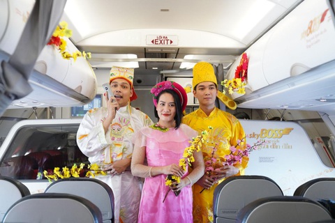 Bất ngờ gặp ông Công, ông Táo và nàng Xuân trên các chuyến bay - Ảnh 1. Bất ngờ gặp ông Công, ông Táo và nàng Xuân trên các chuyến bay - Ảnh 1.