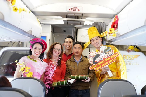 Bất ngờ gặp ông Công, ông Táo và nàng Xuân trên các chuyến bay - Ảnh 3. Bất ngờ gặp ông Công, ông Táo và nàng Xuân trên các chuyến bay - Ảnh 3.