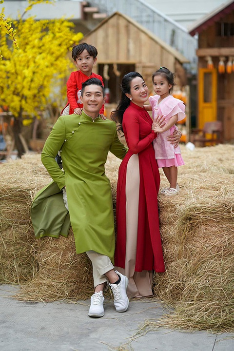 Ảnh vui sao Việt 15-1: Lê Phương tấu hài cùng hai em gái xinh đẹp - Ảnh 11. Ảnh vui sao Việt 15-1: Lê Phương tấu hài cùng hai em gái xinh đẹp - Ảnh 11.