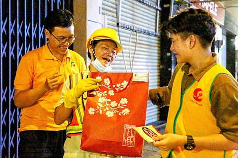 Người trẻ chăm lo Tết cho người nghèo - Ảnh 5. Người trẻ chăm lo Tết cho người nghèo - Ảnh 5.