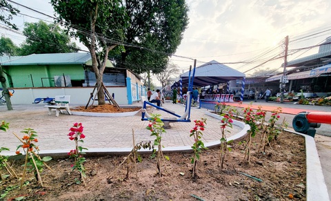 Người dân trả lại đất lấn chiếm để làm công viên, mở rộng đường - Ảnh 2. Người dân trả lại đất lấn chiếm để làm công viên, mở rộng đường - Ảnh 2.