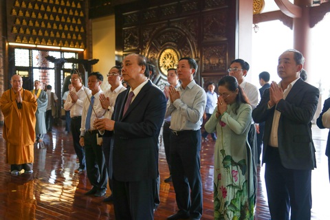 Chủ tịch nước Nguyễn Xuân Phúc thăm, chúc Tết Giáo hội Phật giáo Việt Nam - Ảnh 4. Chủ tịch nước Nguyễn Xuân Phúc thăm, chúc Tết Giáo hội Phật giáo Việt Nam - Ảnh 4.