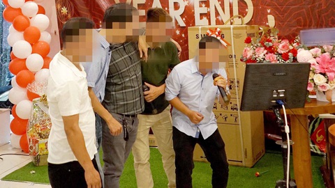 Cuối năm rền rĩ 'Đắp mộ cuộc tình' - Kỳ 6: Tiệc tùng cứ phải có ca… có la, có hét - Ảnh 1. Cuối năm rền rĩ 'Đắp mộ cuộc tình' - Kỳ 6: Tiệc tùng cứ phải có ca… có la, có hét - Ảnh 1.
