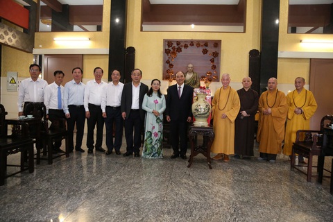 Chủ tịch nước Nguyễn Xuân Phúc thăm, chúc Tết Giáo hội Phật giáo Việt Nam - Ảnh 1. Chủ tịch nước Nguyễn Xuân Phúc thăm, chúc Tết Giáo hội Phật giáo Việt Nam - Ảnh 1.