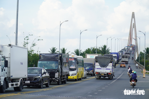 Về miền Tây dịp Tết, khó tránh kẹt xe - Ảnh 1. Về miền Tây dịp Tết, khó tránh kẹt xe - Ảnh 1.