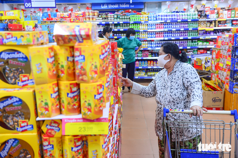 Khuyến mãi mạnh, siêu thị hút khách - Ảnh 3. Khuyến mãi mạnh, siêu thị hút khách - Ảnh 3.