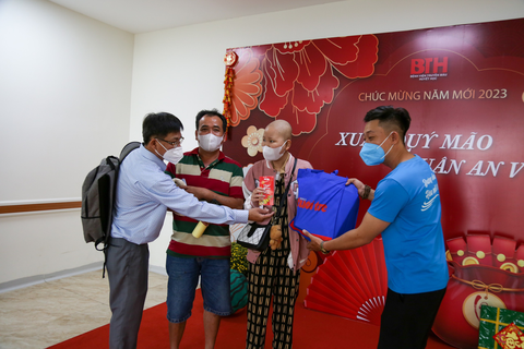 Con chờ quà của Ước mơ của Thúy để về quê ăn Tết - Ảnh 3. Con chờ quà của Ước mơ của Thúy để về quê ăn Tết - Ảnh 3.