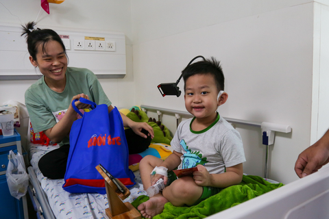 Con chờ quà của Ước mơ của Thúy để về quê ăn Tết - Ảnh 7. Con chờ quà của Ước mơ của Thúy để về quê ăn Tết - Ảnh 7.