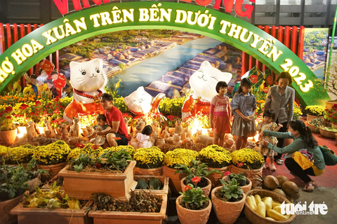 Khai mạc chợ hoa xuân Trên bến dưới thuyền 2023 - Ảnh 7. Khai mạc chợ hoa xuân Trên bến dưới thuyền 2023 - Ảnh 7.