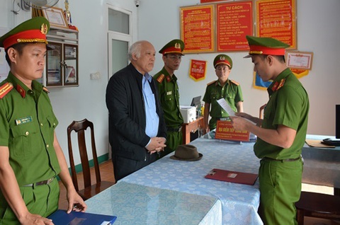 Vụ nghiệm thu đường không đúng thực tế: Bắt thêm một giám đốc - Ảnh 1. Vụ nghiệm thu đường không đúng thực tế: Bắt thêm một giám đốc - Ảnh 1.
