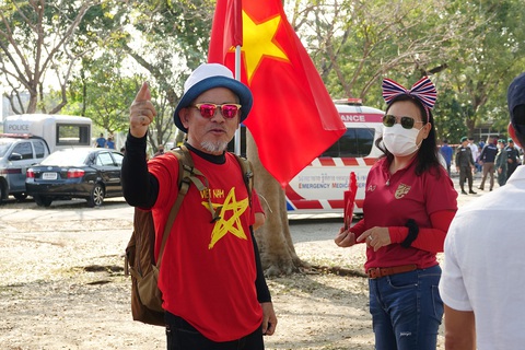 CĐV Thái Lan cắm trại tại sân chờ trận Thái Lan - Việt Nam - Ảnh 9. CĐV Thái Lan cắm trại tại sân chờ trận Thái Lan - Việt Nam - Ảnh 9.