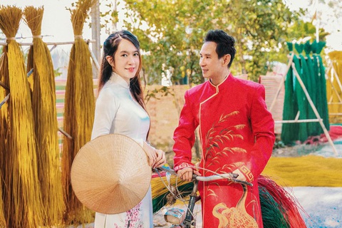 Bộ ảnh đón Tết 2023 không đụng hàng của Lý Hải - Minh Hà - Ảnh 1. Bộ ảnh đón Tết 2023 không đụng hàng của Lý Hải - Minh Hà - Ảnh 1.