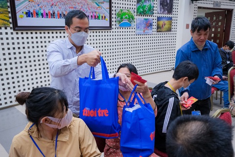 ‘Nhận quà Ước mơ của Thúy, con mang Tết về cho bố mẹ’ - Ảnh 3. ‘Nhận quà Ước mơ của Thúy, con mang Tết về cho bố mẹ’ - Ảnh 3.