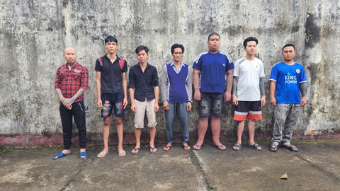 Bắt 7 người mang vũ khí quân dụng đi ‘quậy’ ở Phú Quốc - Ảnh 1. Bắt 7 người mang vũ khí quân dụng đi ‘quậy’ ở Phú Quốc - Ảnh 1.