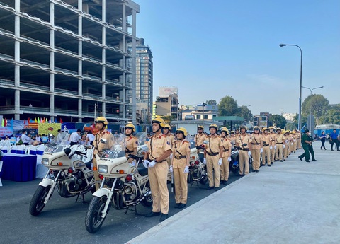TP.HCM đi an toàn, về bình an trong năm 2023 - Ảnh 2. TP.HCM đi an toàn, về bình an trong năm 2023 - Ảnh 2.