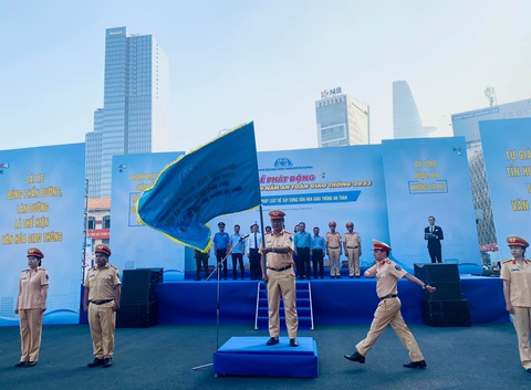 TP.HCM đi an toàn, về bình an trong năm 2023 - Ảnh 1. TP.HCM đi an toàn, về bình an trong năm 2023 - Ảnh 1.
