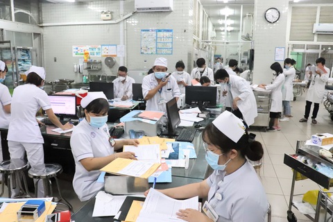 Ước muốn bình yên của ca trực cấp cứu ngày Tết - Ảnh 1. Ước muốn bình yên của ca trực cấp cứu ngày Tết - Ảnh 1.