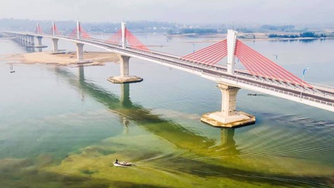 TP Quảng Ngãi hủy bắn pháo hoa ở cầu Cổ Lũy vì không mua được pháo của Nhà máy Z121 - Ảnh 1. TP Quảng Ngãi hủy bắn pháo hoa ở cầu Cổ Lũy vì không mua được pháo của Nhà máy Z121 - Ảnh 1.