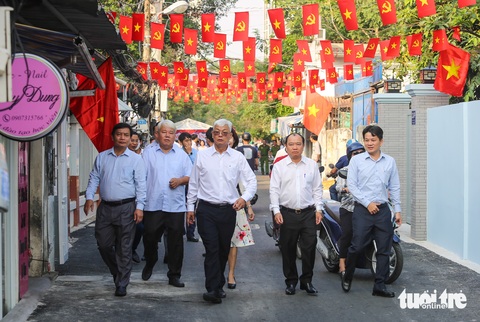 Tết Nguyên đán 2023, dân quận 7 phấn khởi với nhiều con hẻm được mở rộng - Ảnh 1. Tết Nguyên đán 2023, dân quận 7 phấn khởi với nhiều con hẻm được mở rộng - Ảnh 1.