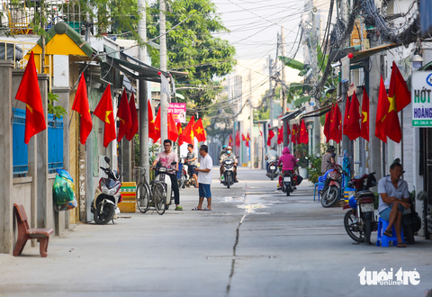 Tết Nguyên đán 2023, dân quận 7 phấn khởi với nhiều con hẻm được mở rộng - Ảnh 2. Tết Nguyên đán 2023, dân quận 7 phấn khởi với nhiều con hẻm được mở rộng - Ảnh 2.