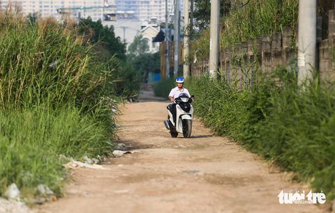 Tết Nguyên đán 2023, dân quận 7 phấn khởi với nhiều con hẻm được mở rộng - Ảnh 3. Tết Nguyên đán 2023, dân quận 7 phấn khởi với nhiều con hẻm được mở rộng - Ảnh 3.