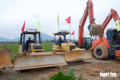 Khẩn trương kê khai giá, thu hồi mỏ đất nếu làm sai trong dự án cao tốc Bắc - Nam - Ảnh 1. Khẩn trương kê khai giá, thu hồi mỏ đất nếu làm sai trong dự án cao tốc Bắc - Nam - Ảnh 1.