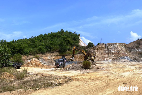 Khẩn trương kê khai giá, thu hồi mỏ đất nếu làm sai trong dự án cao tốc Bắc - Nam - Ảnh 3. Khẩn trương kê khai giá, thu hồi mỏ đất nếu làm sai trong dự án cao tốc Bắc - Nam - Ảnh 3.