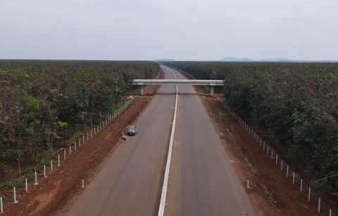 Đã thông xe kỹ thuật, sao chưa cho chạy tạm trên cao tốc Dầu Giây - Phan Thiết? - Ảnh 1. Đã thông xe kỹ thuật, sao chưa cho chạy tạm trên cao tốc Dầu Giây - Phan Thiết? - Ảnh 1.