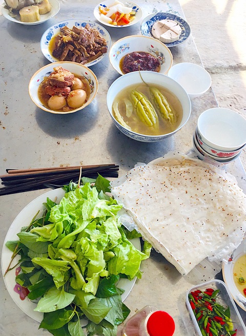 Về ăn cá mòi, con ơi! - Ảnh 2. Về ăn cá mòi, con ơi! - Ảnh 2.
