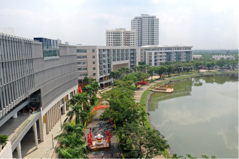 Xuân về rực rỡ bên khu Hồ Bán Nguyệt - Ảnh 19. Xuân về rực rỡ bên khu Hồ Bán Nguyệt - Ảnh 19.