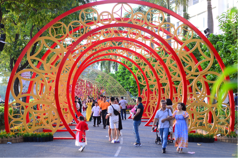 Xuân về rực rỡ bên khu Hồ Bán Nguyệt - Ảnh 7. Xuân về rực rỡ bên khu Hồ Bán Nguyệt - Ảnh 7.