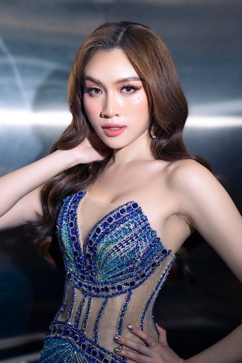 Thanh Thanh Huyền gặp sự cố lạ ở sân bay - Ảnh 2. Thanh Thanh Huyền gặp sự cố lạ ở sân bay - Ảnh 2.