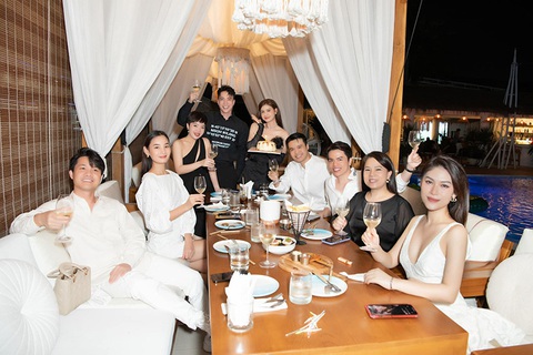 Ảnh vui sao Việt 17-1: Hai con nhà Hồ Ngọc Hà diện áo dài du xuân - Ảnh 10. Ảnh vui sao Việt 17-1: Hai con nhà Hồ Ngọc Hà diện áo dài du xuân - Ảnh 10.