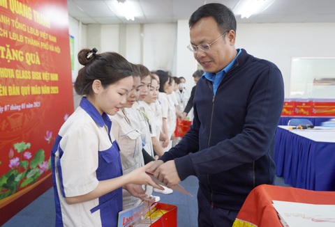 Công đoàn tăng hỗ trợ, đình công Tết Nguyên đán 2023 giảm một nửa - Ảnh 1. Công đoàn tăng hỗ trợ, đình công Tết Nguyên đán 2023 giảm một nửa - Ảnh 1.