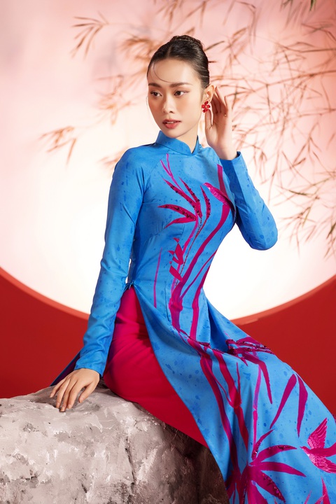 Hoa hậu Khánh Vân, Thúy Hằng, Ban Mai duyên dáng trong tà áo dài - Ảnh 1. Hoa hậu Khánh Vân, Thúy Hằng, Ban Mai duyên dáng trong tà áo dài - Ảnh 1.