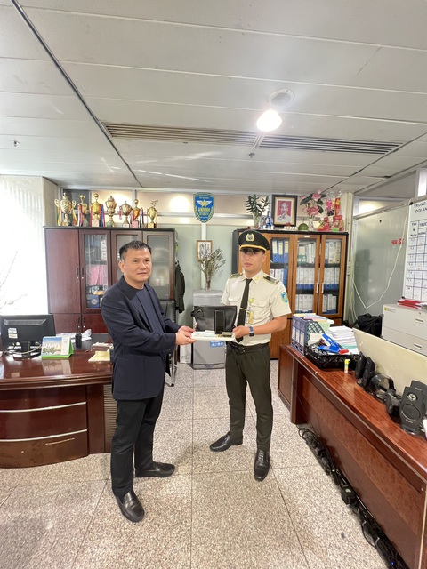 An ninh sân bay Tân Sơn Nhất tìm tài sản bị mất siêu nhanh - Ảnh 1. An ninh sân bay Tân Sơn Nhất tìm tài sản bị mất siêu nhanh - Ảnh 1.